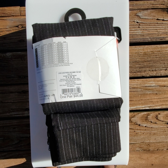 NWT- HUE LEGGINGS- 2XL - Picture 2 of 2